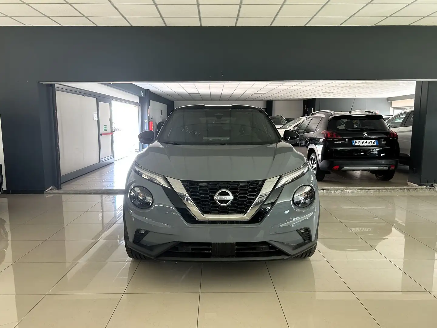 Nissan Juke 1.0 DIG-T 114 CV Tekna Km Zero Grigio - 2