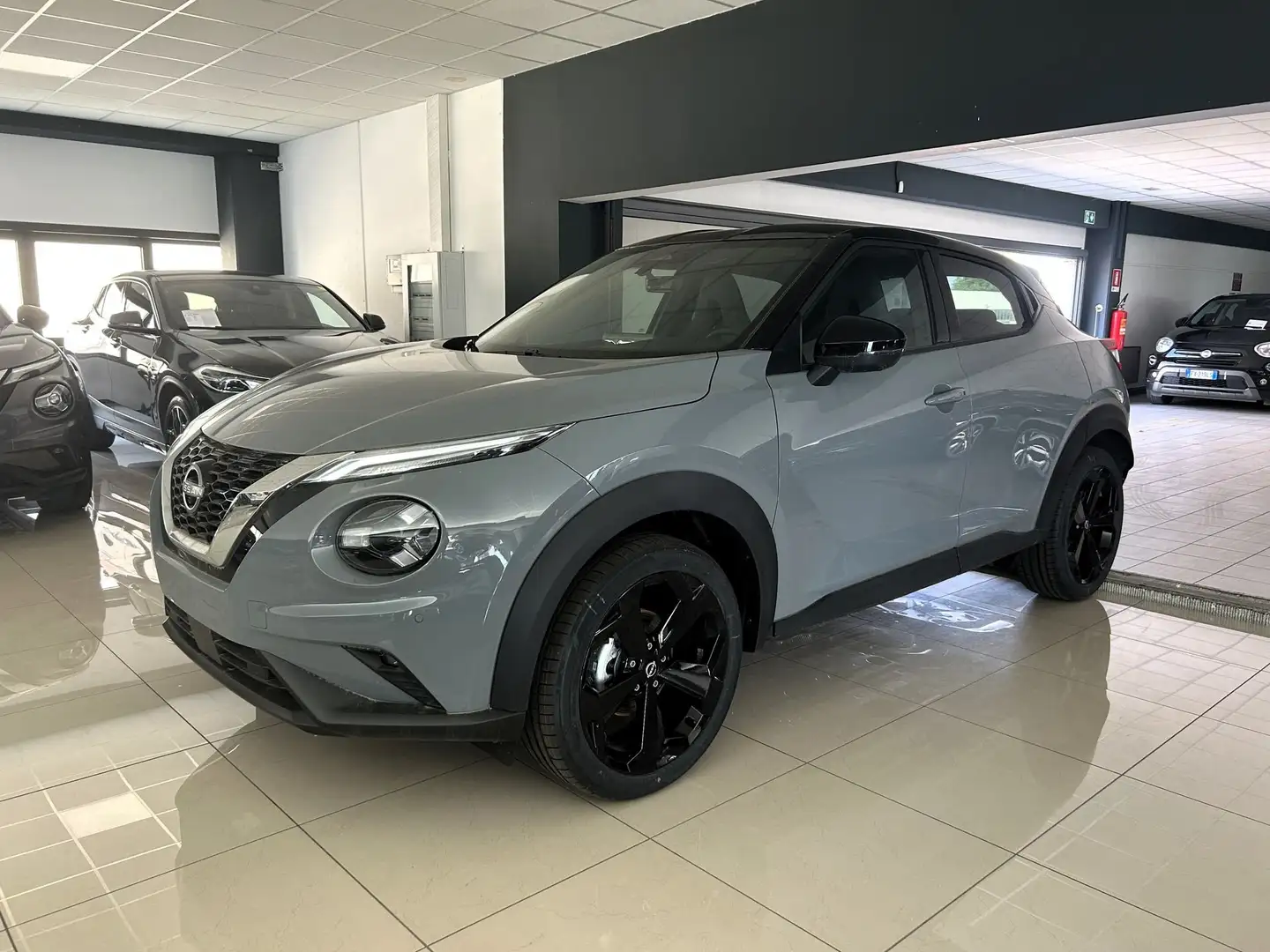 Nissan Juke 1.0 DIG-T 114 CV Tekna Km Zero Grigio - 1