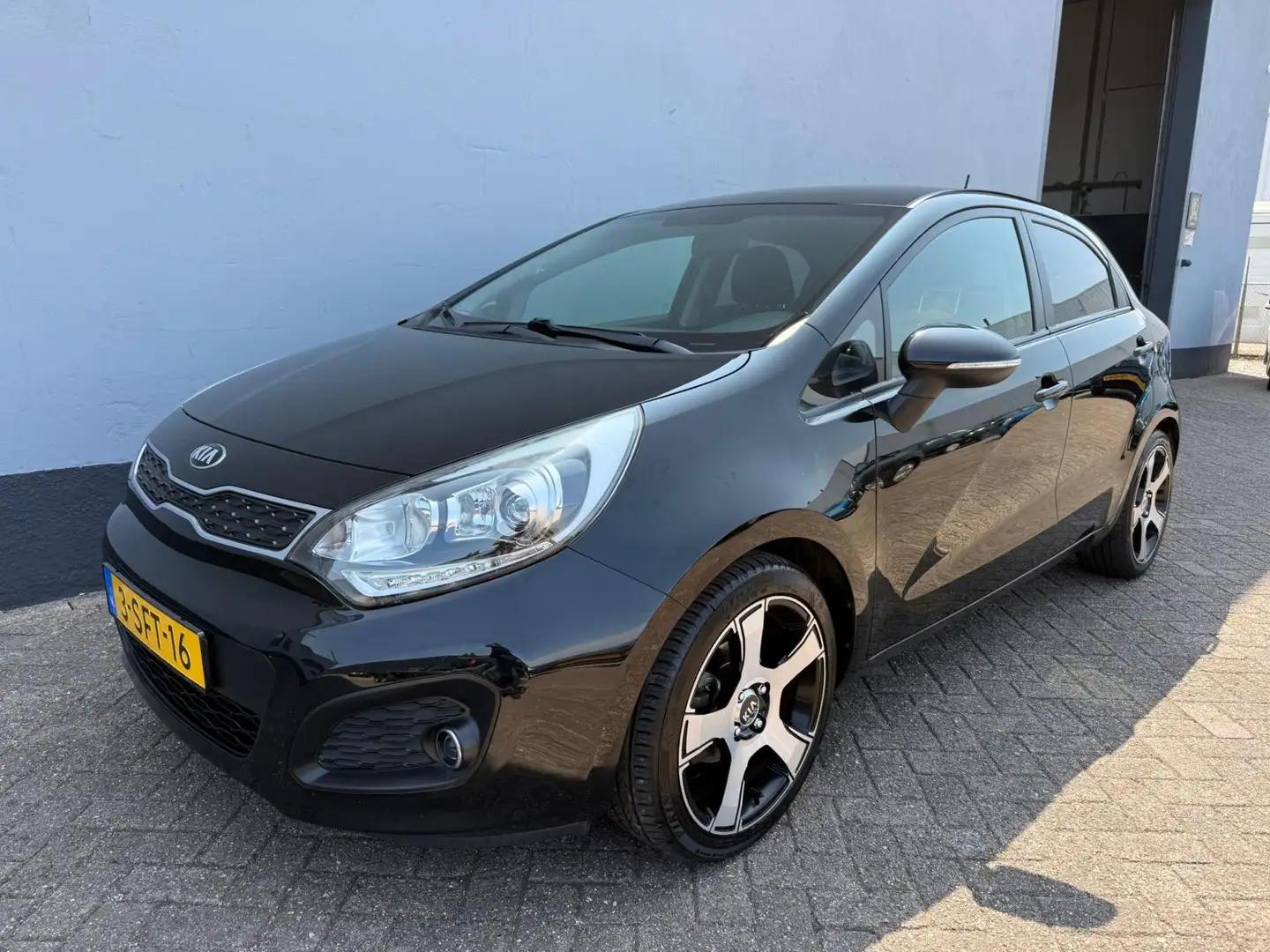 Kia Rio 1.2 CVVT Super Pack - Keyless - 1e Eig. Zwart - 1