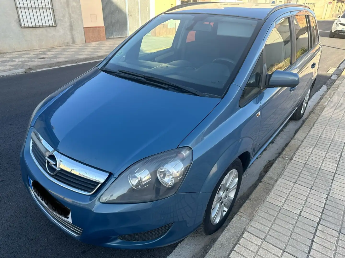 Opel Zafira 1.9CDTi Enjoy 120 Blau - 1
