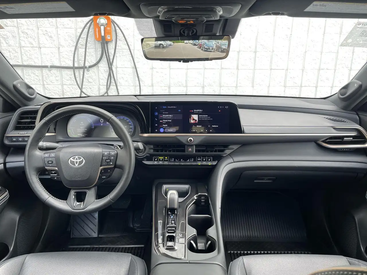 Toyota Crown снимка Toyota Crown