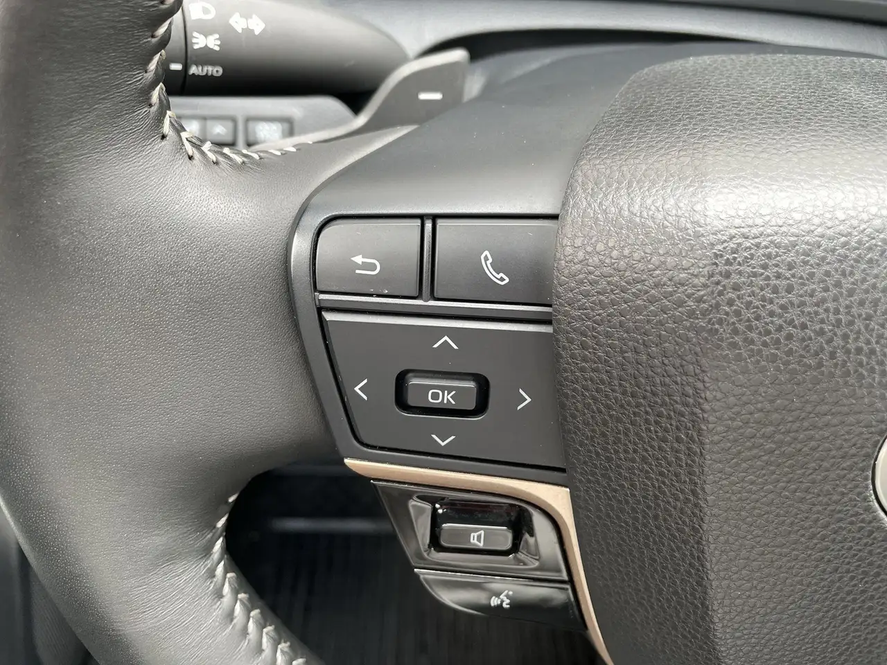 Toyota Crown снимка Toyota Crown