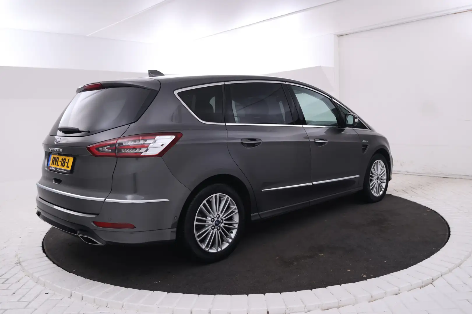 Ford S-Max 2.0 TDCi Vignale 190pk, 7 Pers, panorama, Automaat Grijs - 2