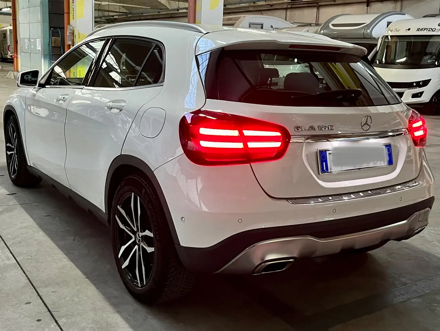 Mercedes-Benz GLA 180 GLA 180 Sport auto Bianco - 1