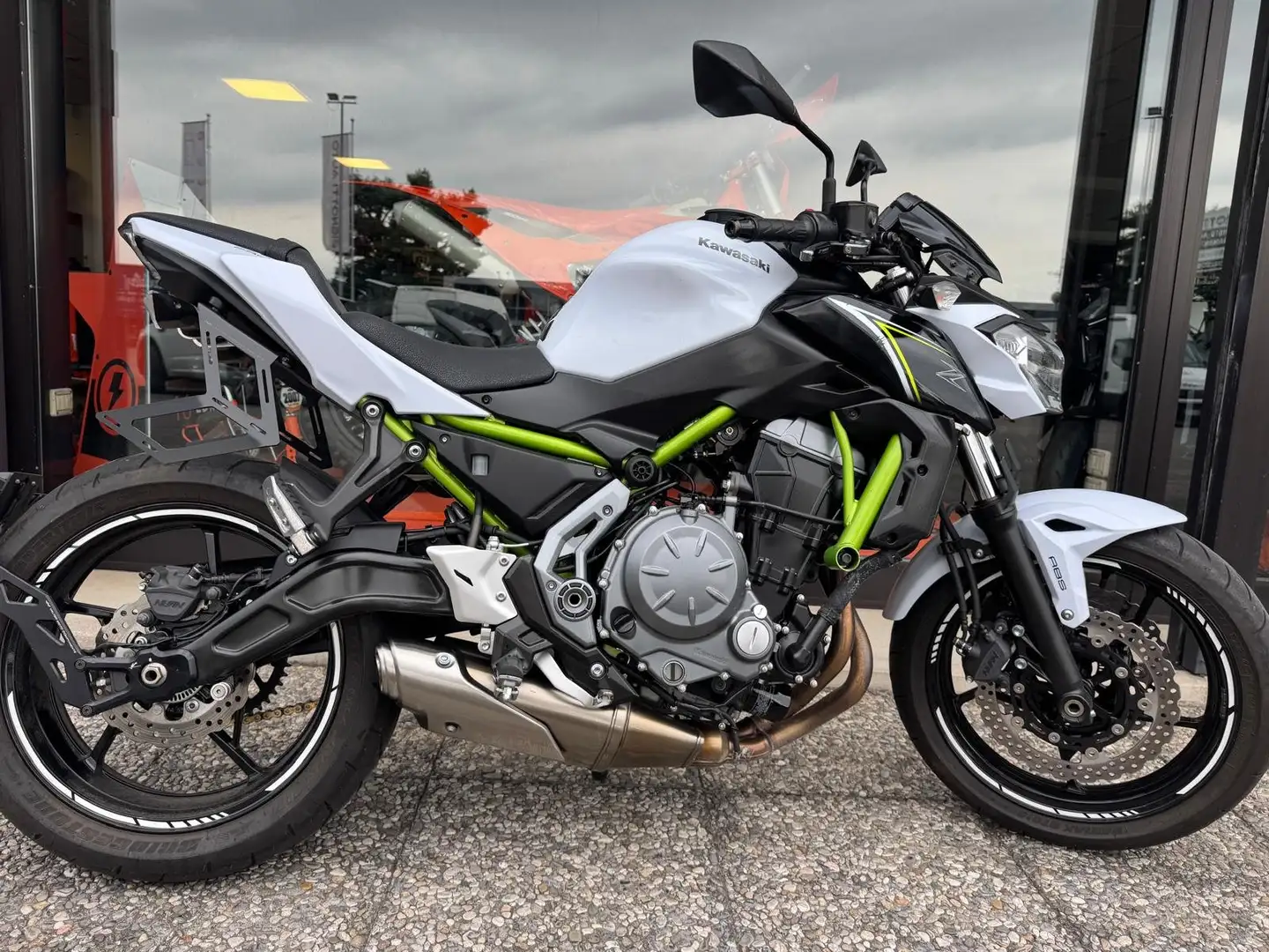 Kawasaki Z 650 ABS Bianco - 2
