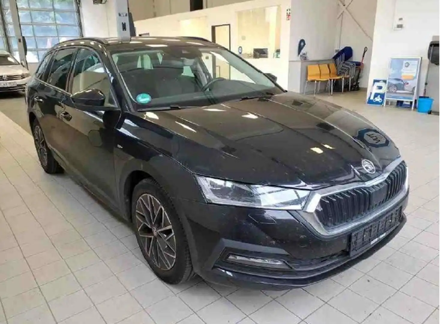 Skoda Octavia Combi 2.0 TDI DSG Clever Matrix, Navi Schwarz - 2