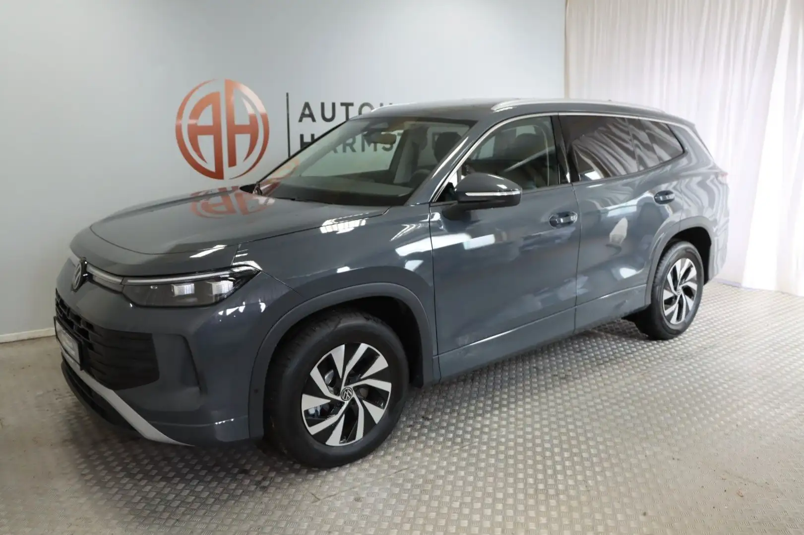 Volkswagen Tayron 1.5 eTSI 110 kW Life 7 Sitze AHK Navi Šedá - 2