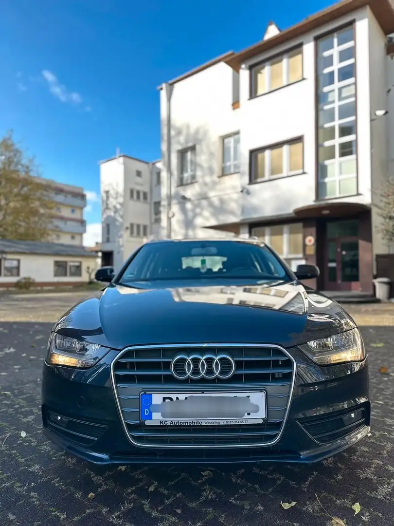 Audi A4 Avant Attraction Blau - 1