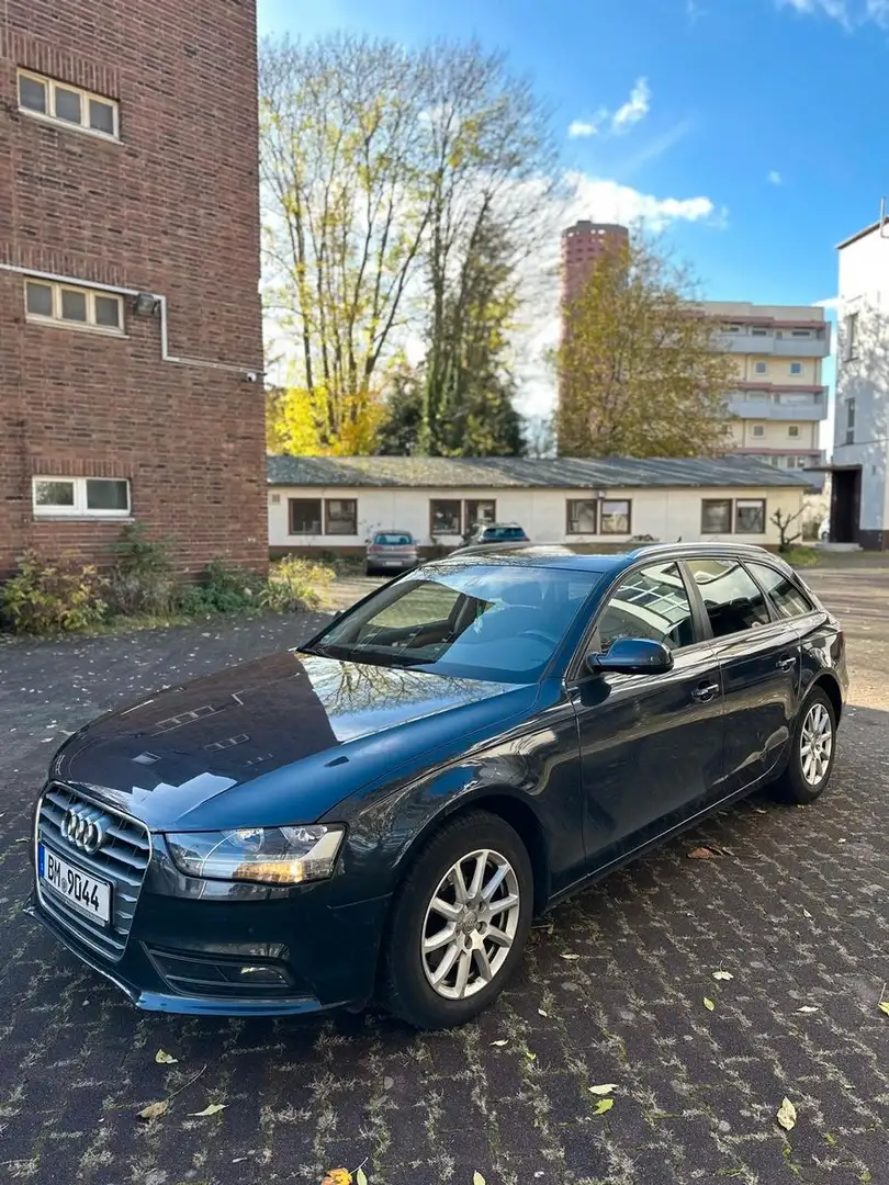Audi A4 Avant Attraction Blau - 2
