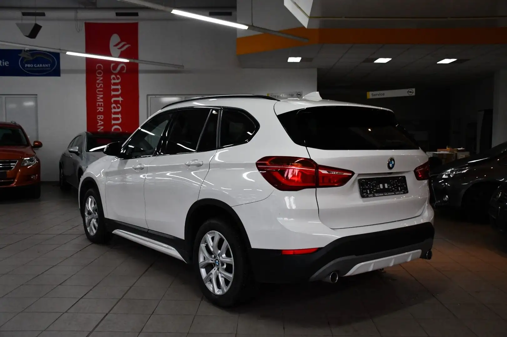 BMW X1 xDrive 18 d Sport Line LED NAVI LEDER Weiß - 2