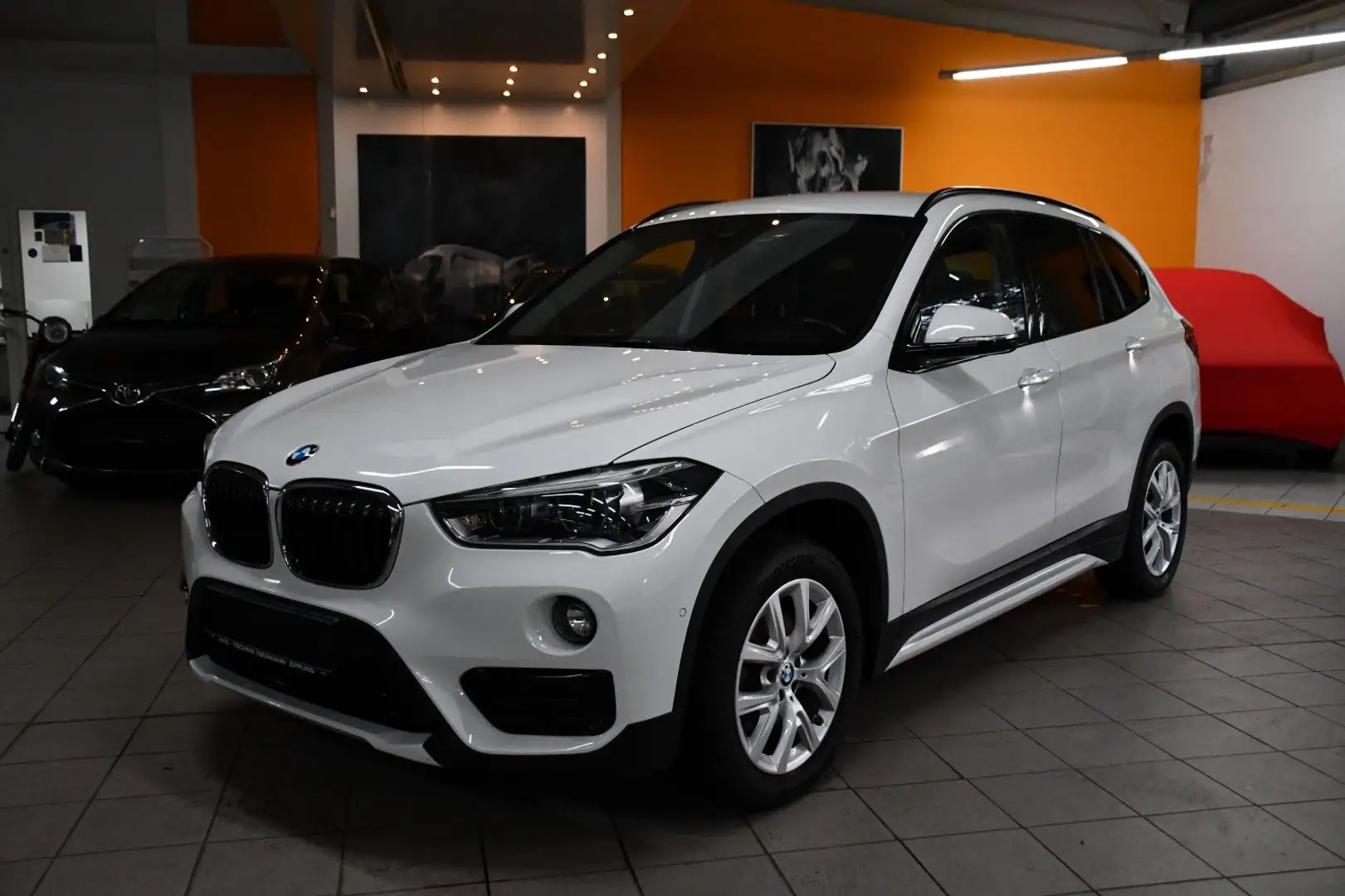BMW X1 xDrive 18 d Sport Line LED NAVI LEDER Weiß - 1