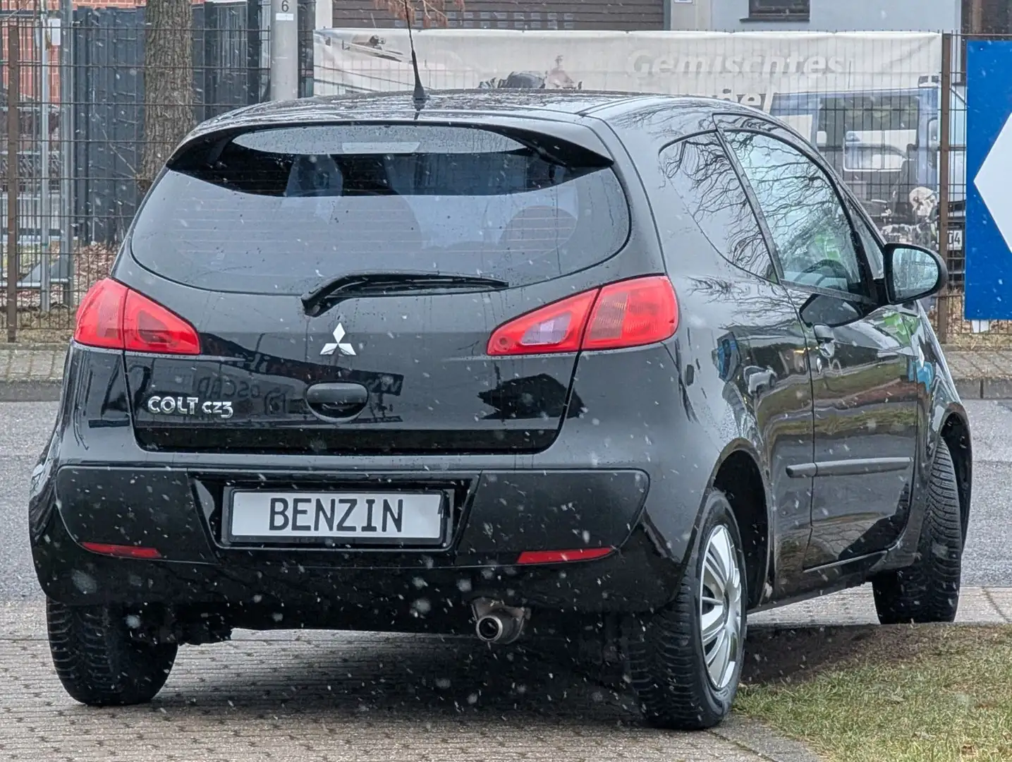 Mitsubishi Colt CZ3 Lim. 3-trg. 1.3 REMIX*1-HAND*KLIMA !! Schwarz - 2