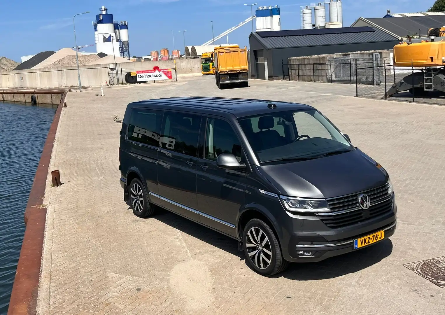 Volkswagen T6.1 Caravelle Transporter 2.0 L2H1 DC Gri - 1