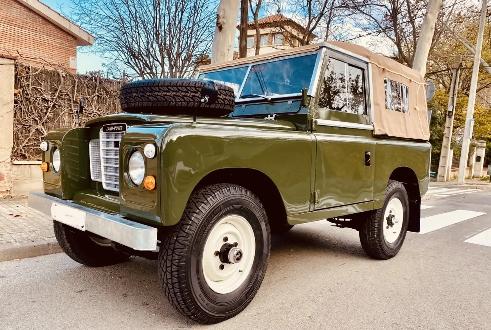 Land Rover Series 3, Santana, Overdrive, Softtop, Restauration 24/25 Grün - 1
