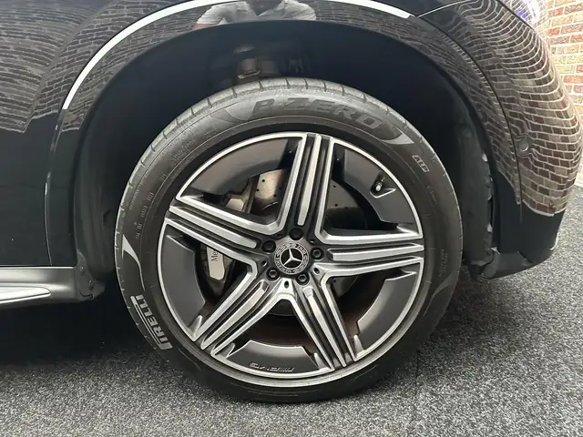 Mercedes-Benz 300 view 8