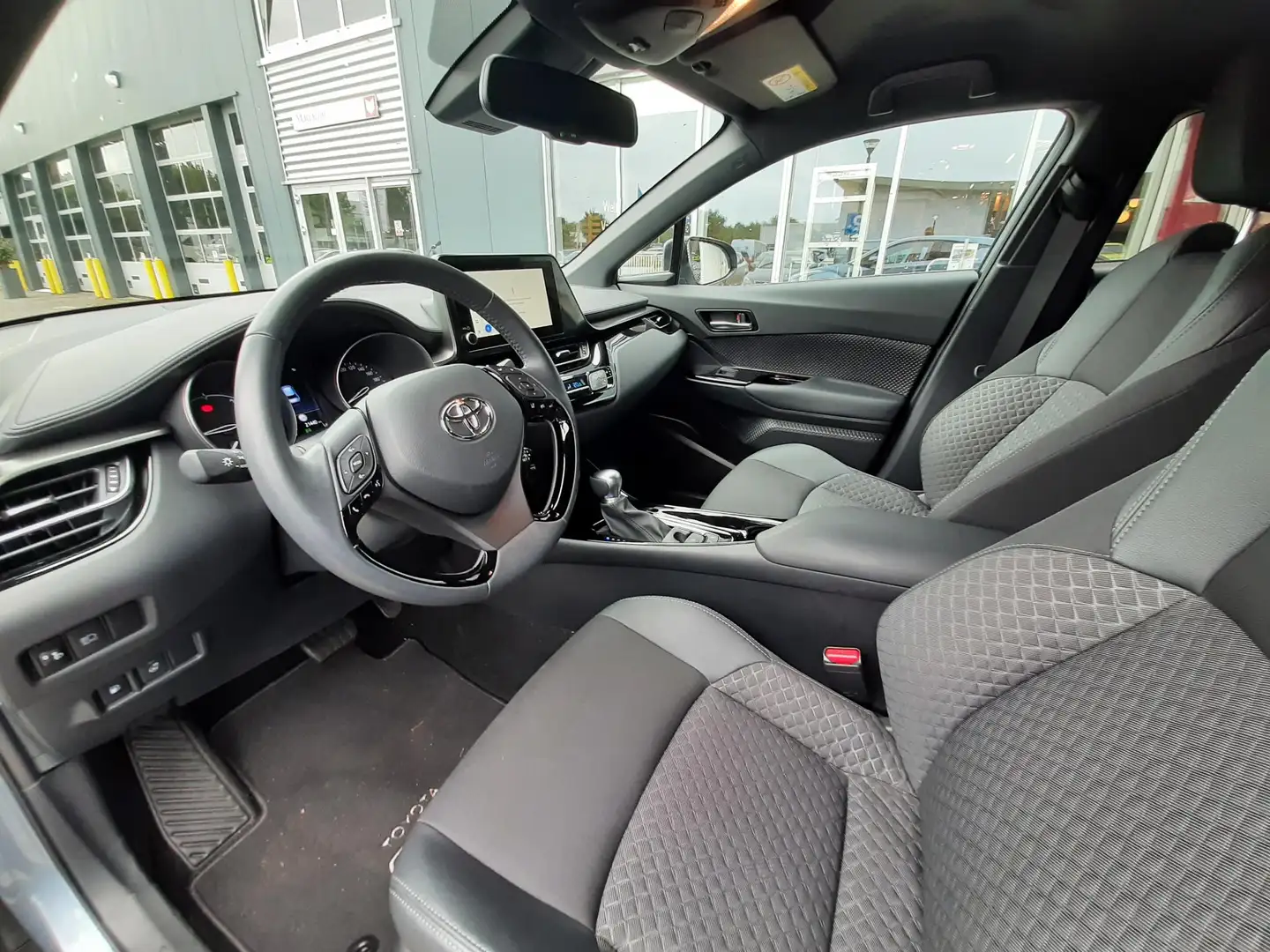Toyota C-HR 1.8 HYBRID DYNAMIC TREKHAAK NAVI STOEL/STUURVERW P Grijs - 2
