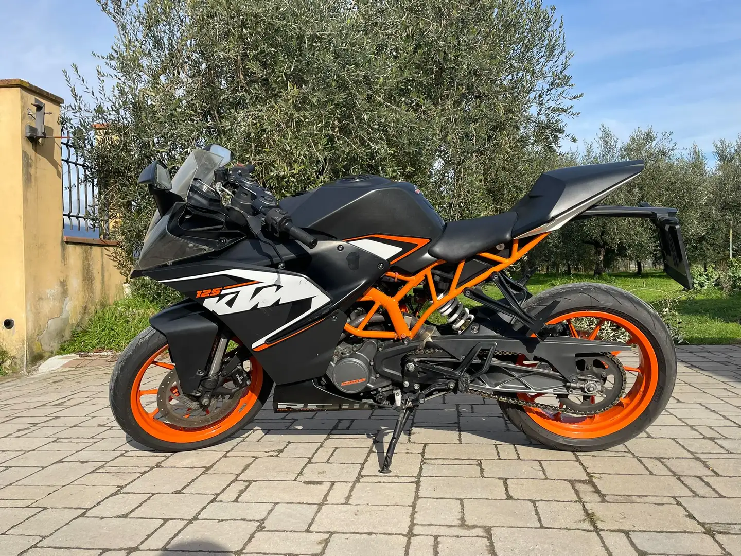 KTM RC 125 Naranja - 1