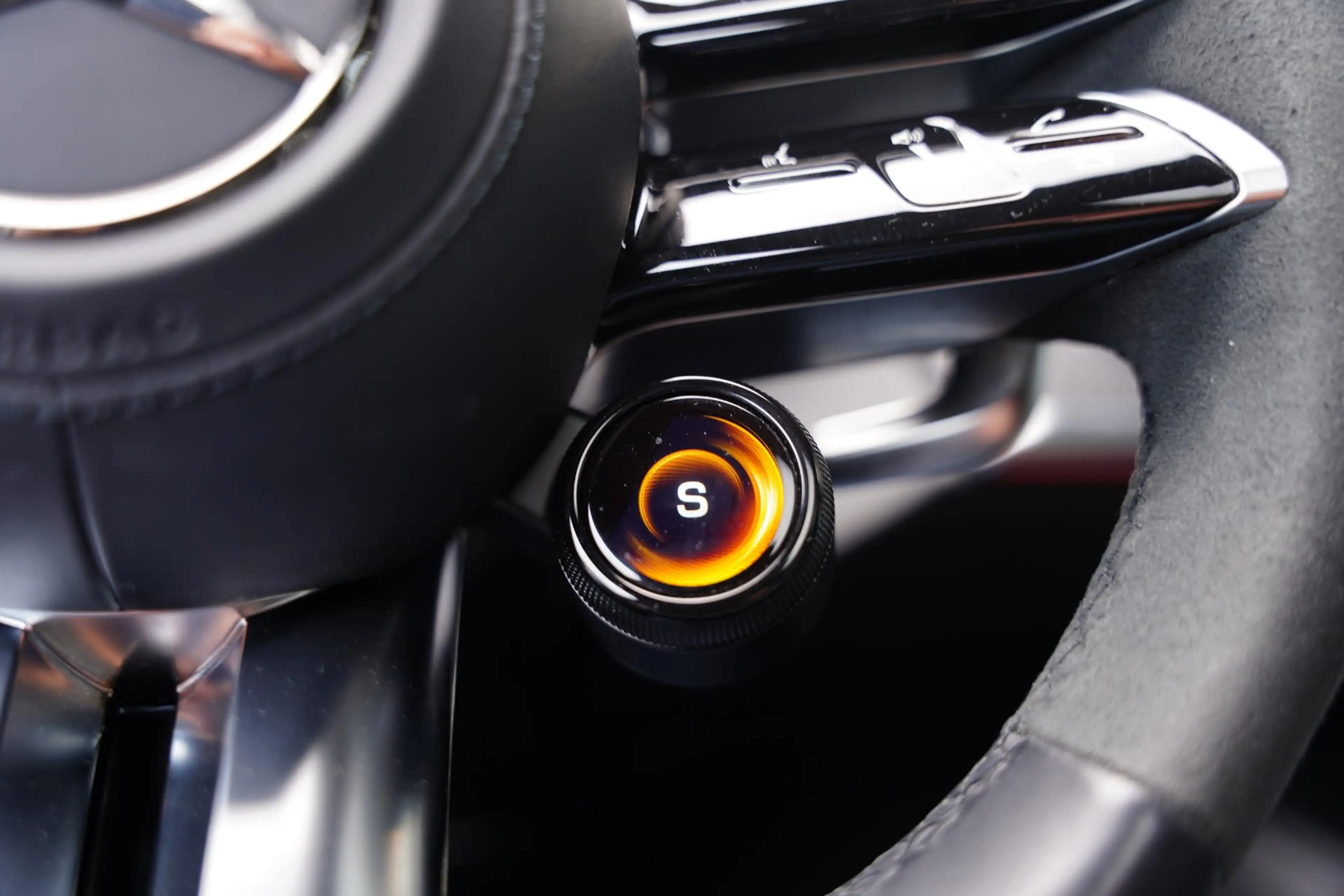 Mercedes-Benz S 63 AMG S E Performance / Carbon / Burmester — photo 19