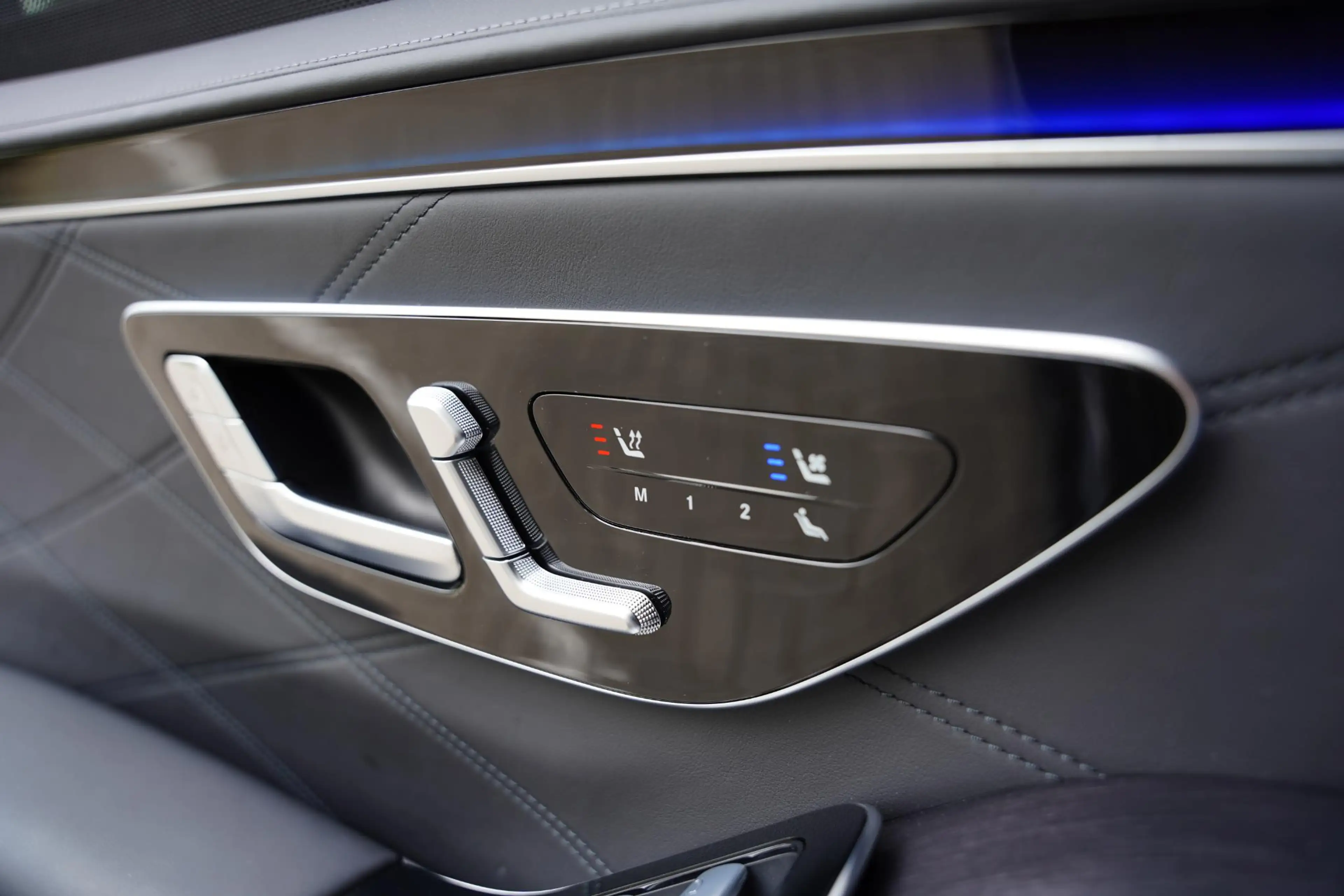 Mercedes-Benz S 63 AMG S E Performance / Carbon / Burmester — photo 31