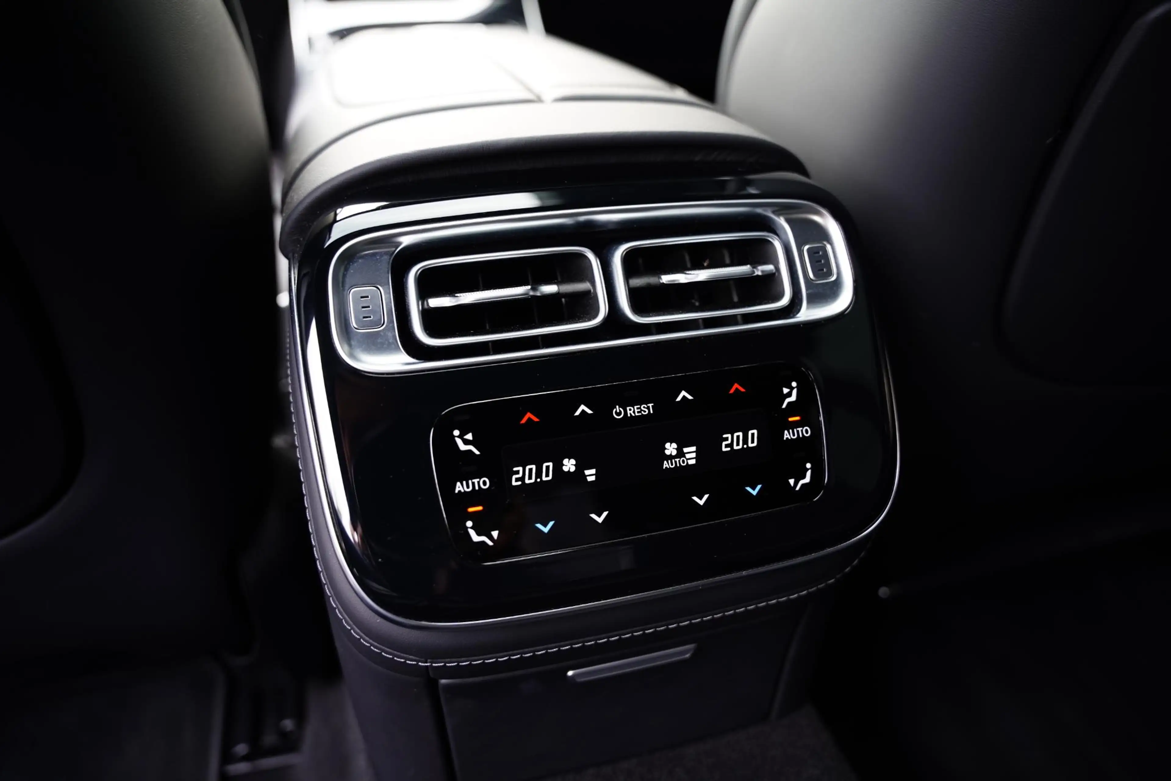 Mercedes-Benz S 63 AMG S E Performance / Carbon / Burmester — photo 32