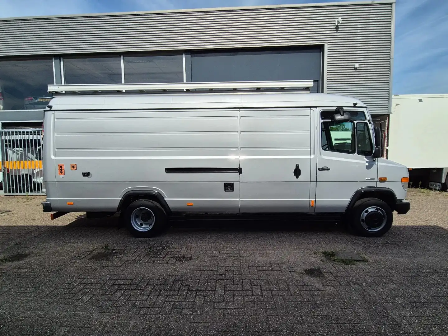 Mercedes-Benz Vario 816 L3H2 MAXI EURO 4/ Taillift/ Roofrack Grau - 2