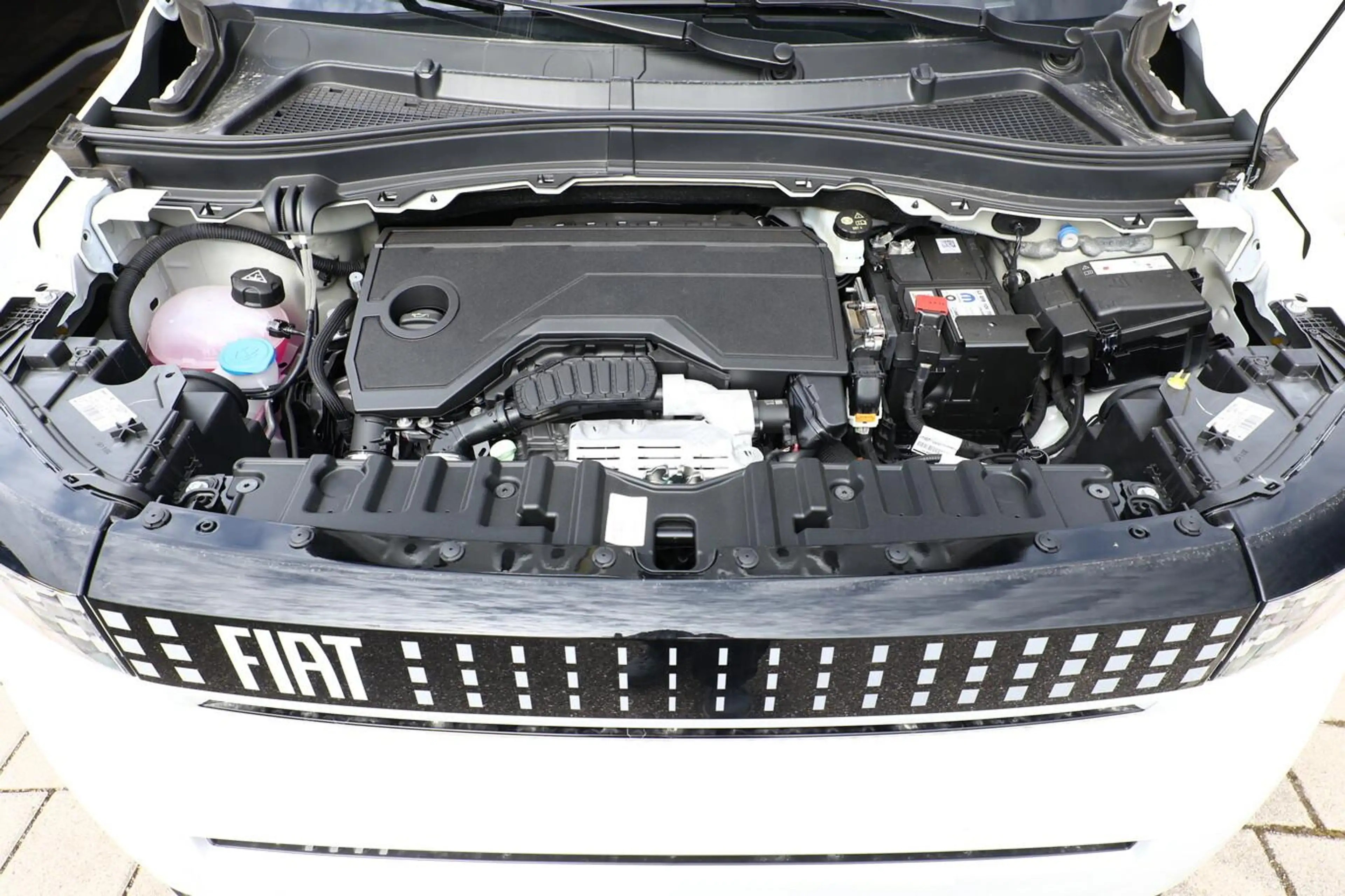 Fiat Grande Panda Icon TechP Nav 2xPDC Kam PixelLED 74 kW (101 PS... — photo 12