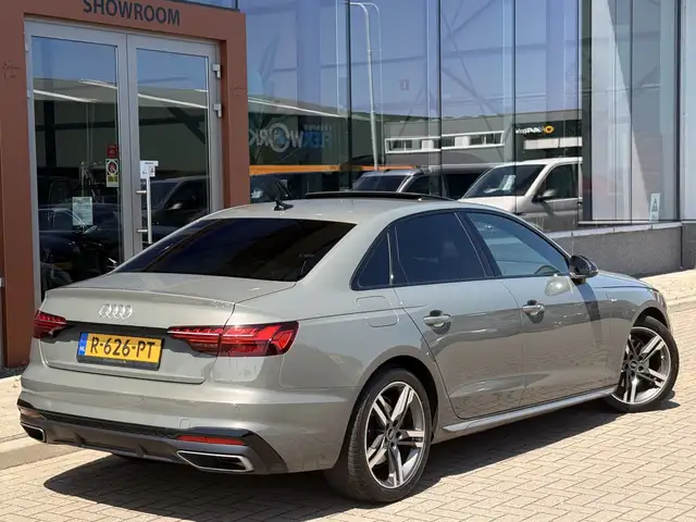 Audi A4 view 14