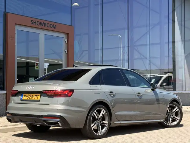 Audi A4 view 12
