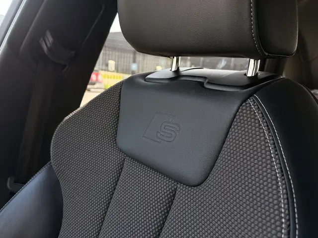 Audi A4 view 6