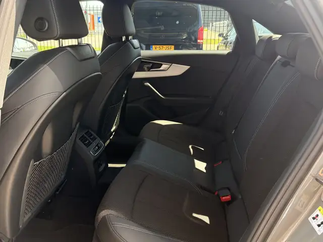 Audi A4 view 8