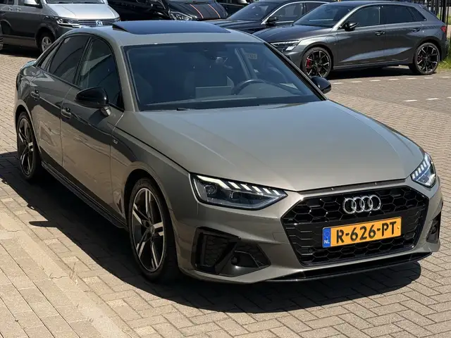 Audi A4 view 9