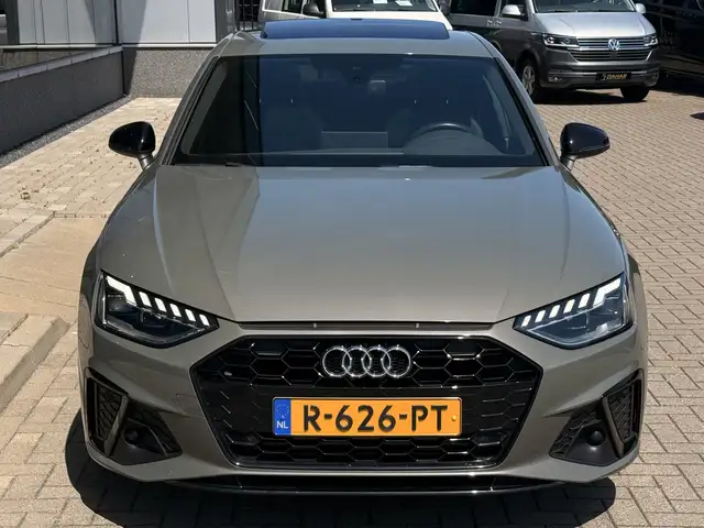 Audi A4 view 7