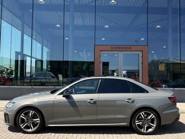 Audi A4 view 10