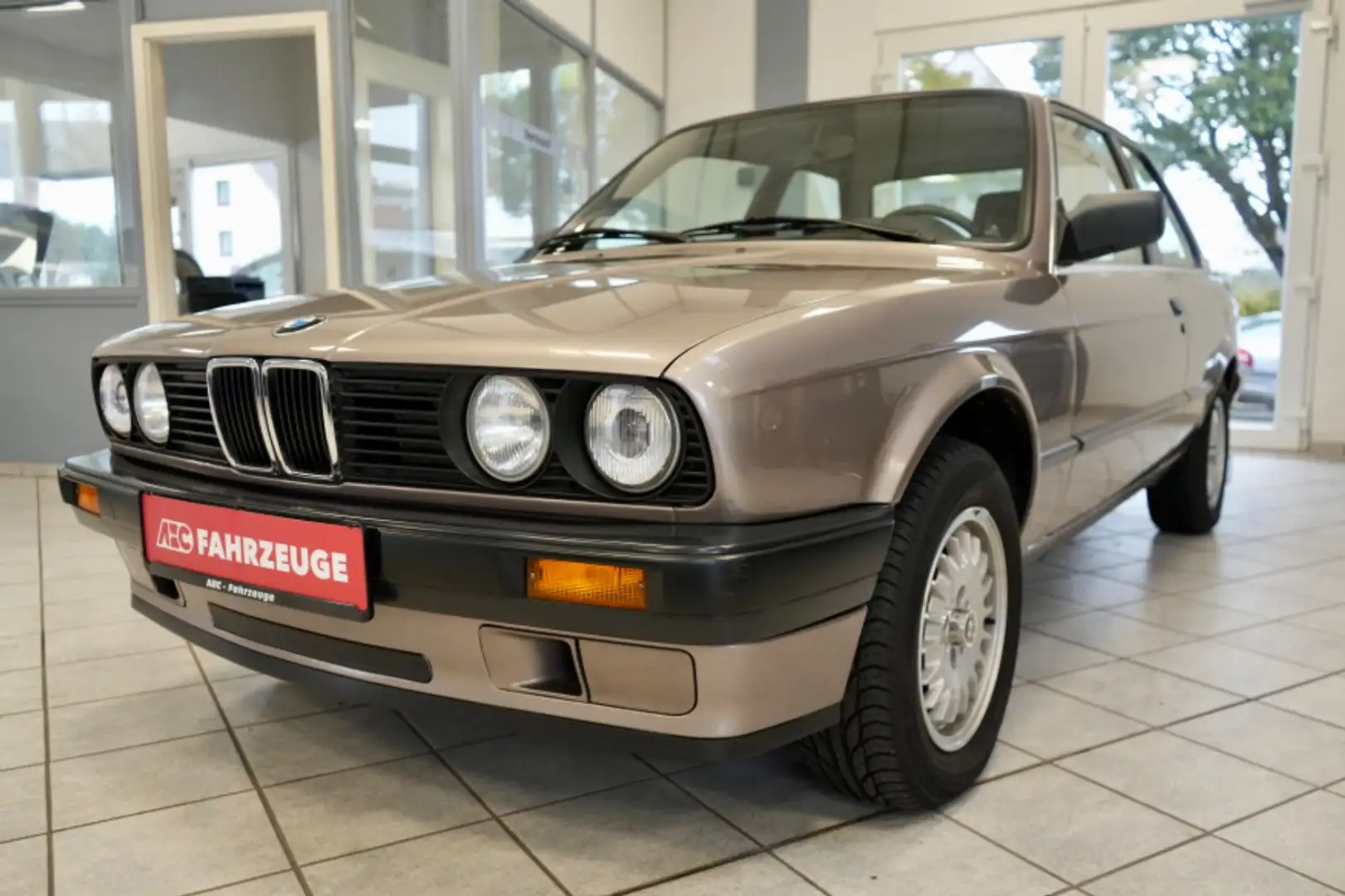 BMW 316 E30 316i Automatik / Oldtimer / Original Zustand Beige - 1