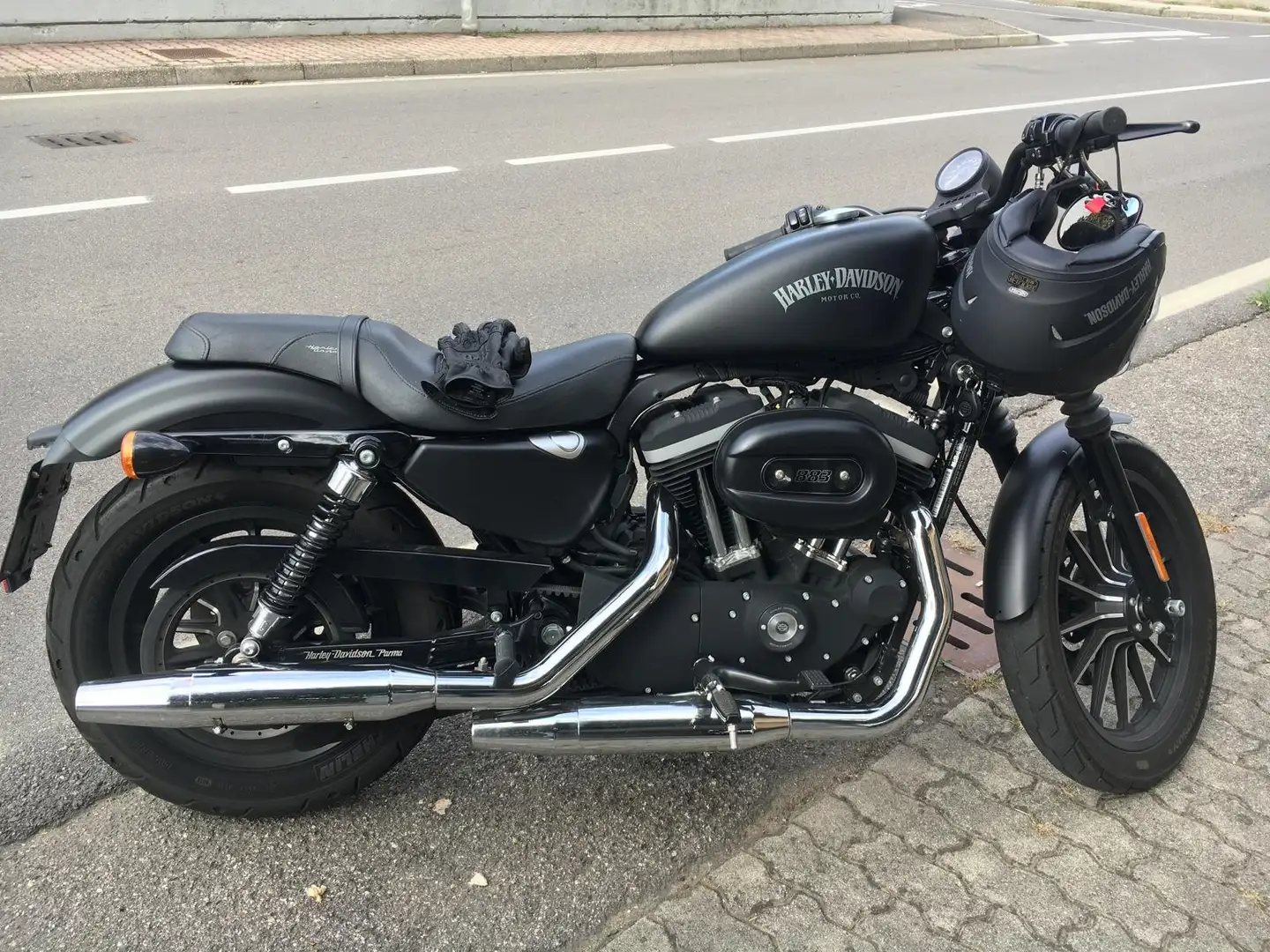 Harley-Davidson Iron 883 Harley-Davidson Sportster 883 - 2013 Czarny - 1