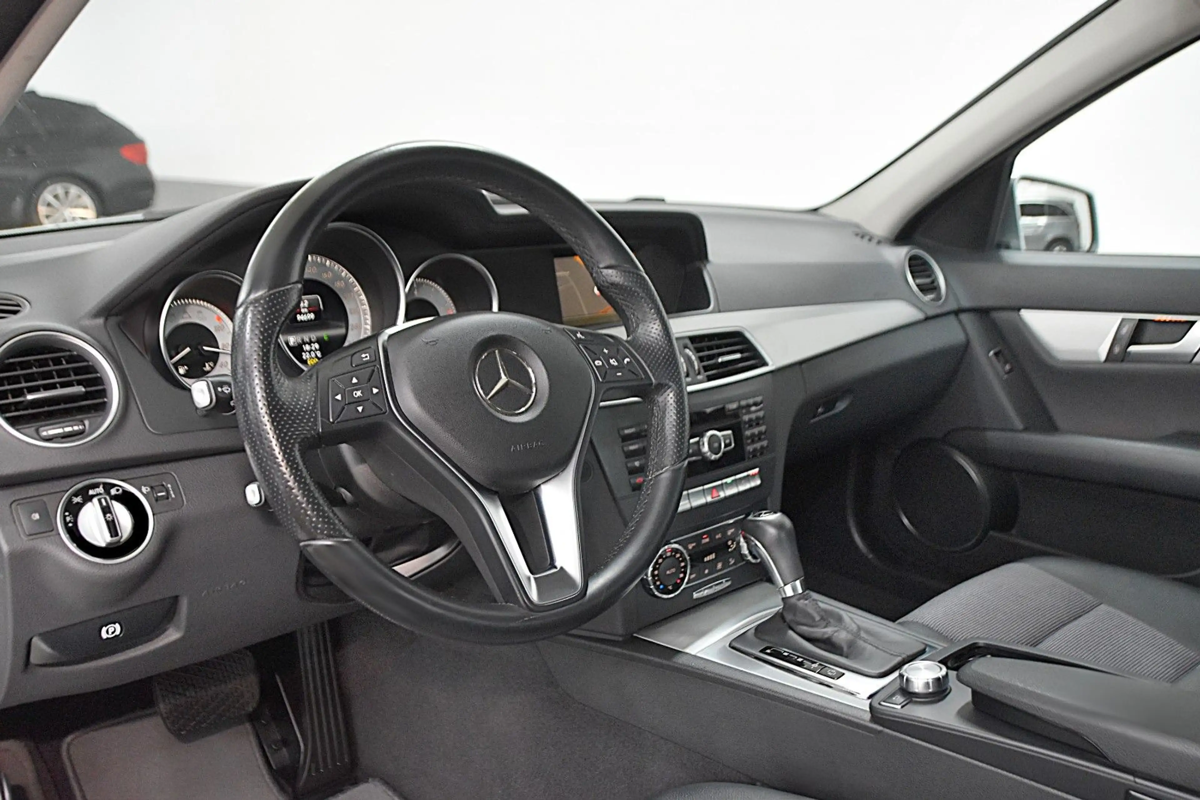 Mercedes-Benz C 180 CGI 7G-TRONIC AVANTGARDE*AUS 2 HAND* — photo 2