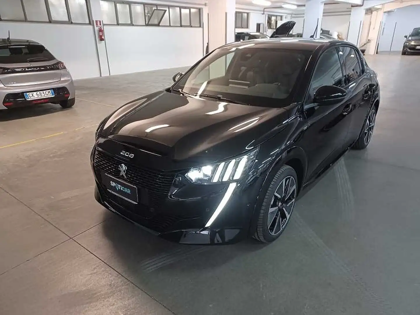 Peugeot 208 2ª serie motore elettrico 136 CV 5 porte GT Nero - 2