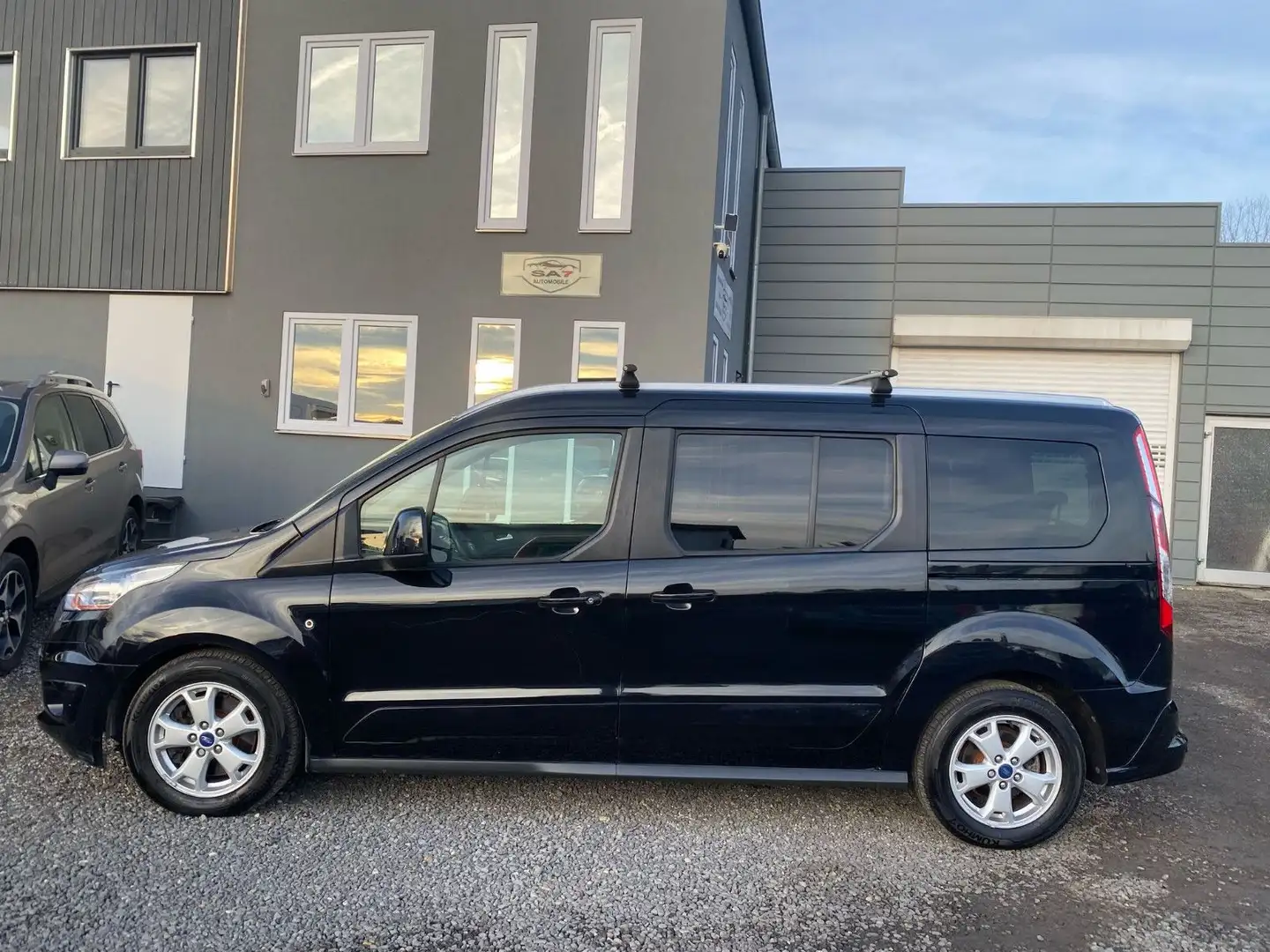 Ford Grand Tourneo Titanium*1.HD*7Sitz*Panoramadach* Schwarz - 1