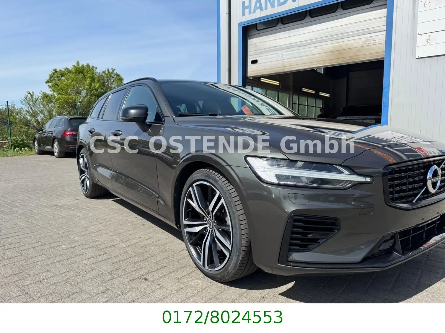 Volvo V60 T8 R Design Recharge  AWD PANO AHK 1.HAND Grau - 1
