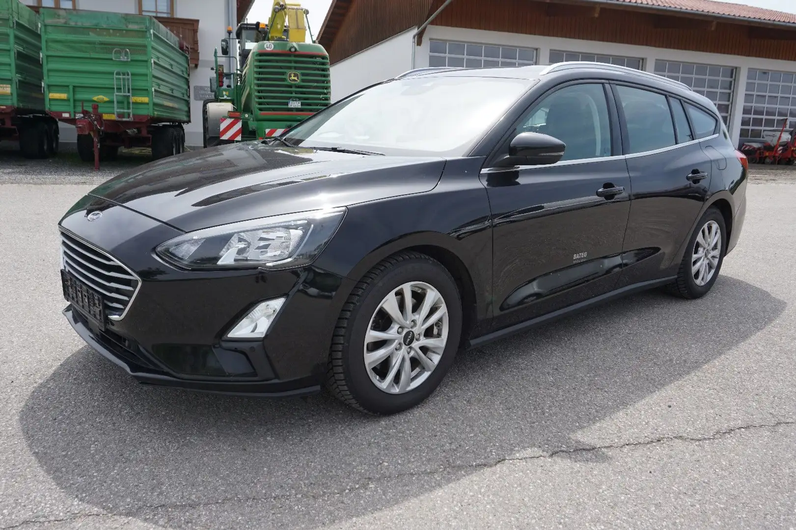 Ford Focus Turnier Cool & Connect Autom. NAV LED 1Hd Zwart - 1