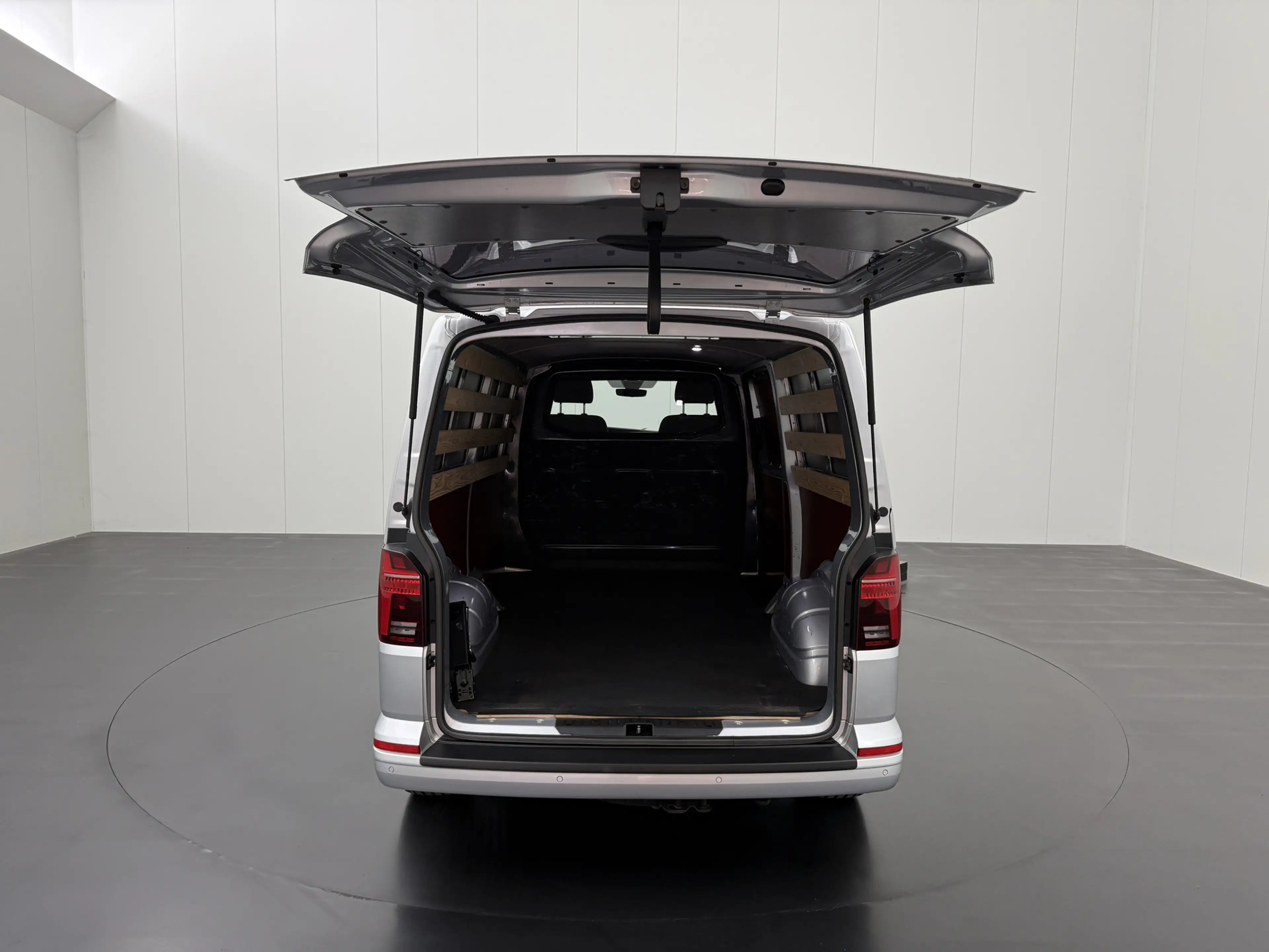 Volkswagen T6.1 Transporter 2.0TDI 150PK DG Automaat Lang Bulli Executive | Na — photo 4