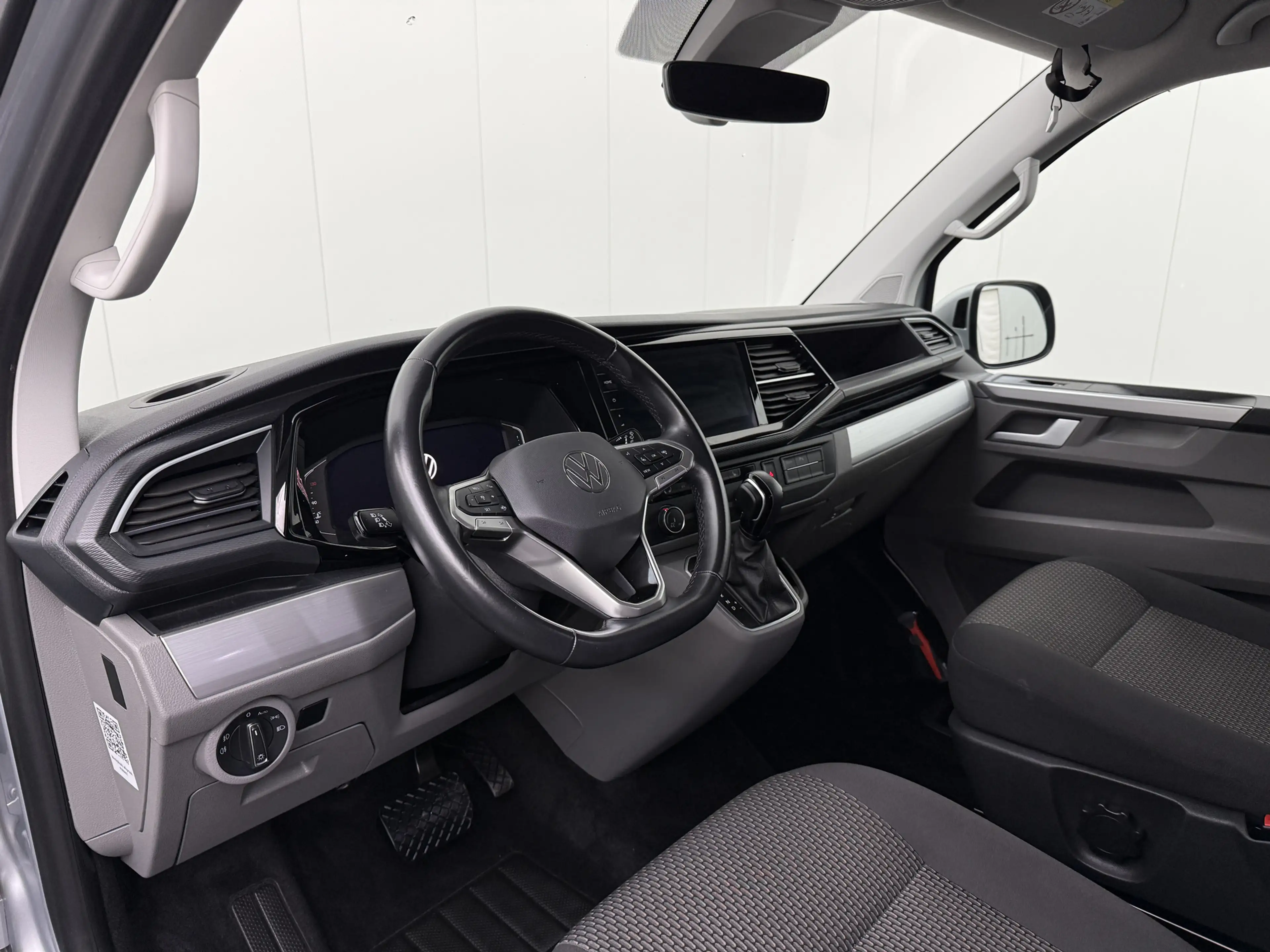 Volkswagen T6.1 Transporter 2.0TDI 150PK DG Automaat Lang Bulli Executive | Na — photo 3