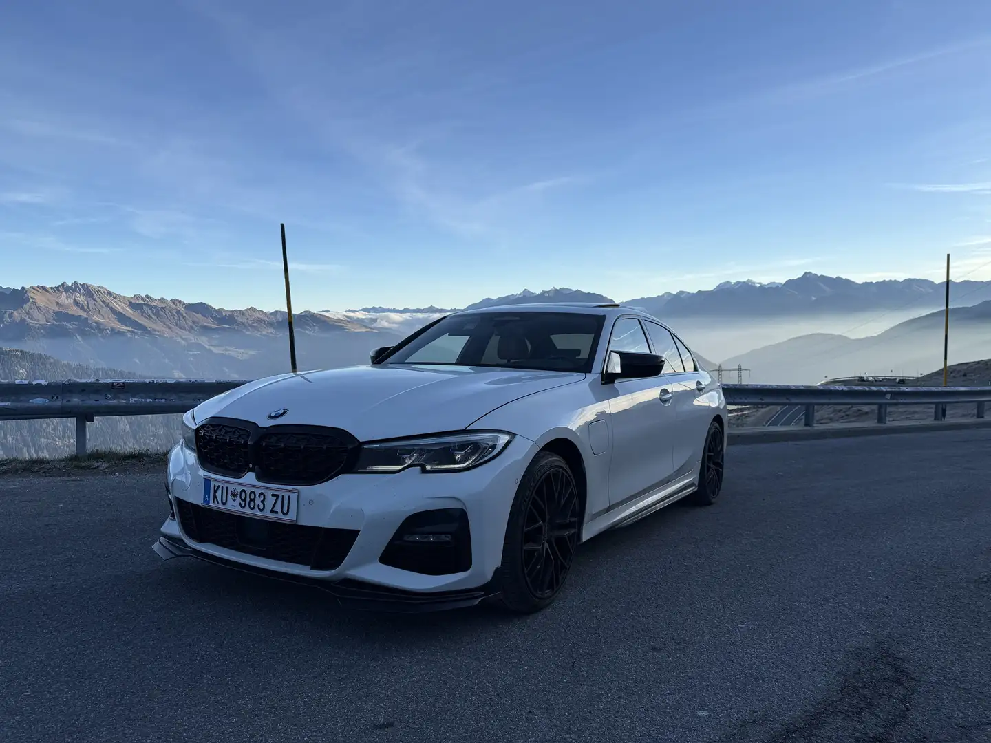 BMW 330 330e PHEV Aut. - 1