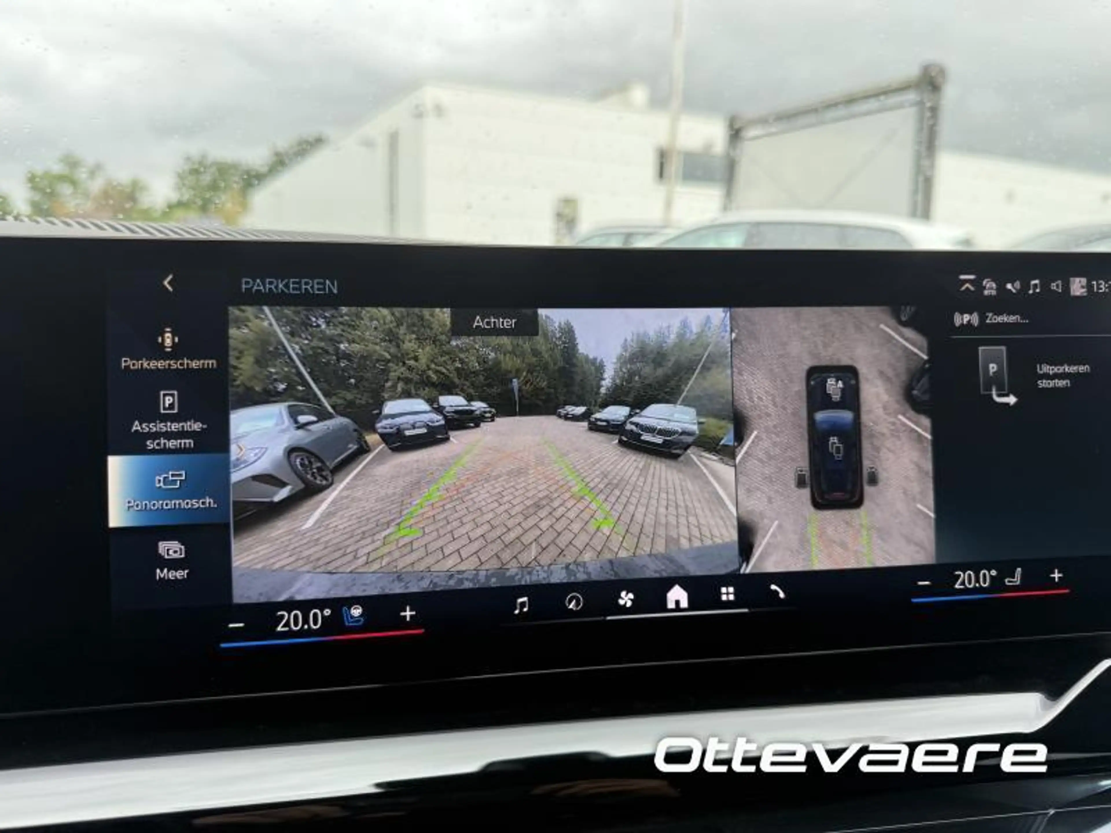 BMW i5 Touring — photo 15