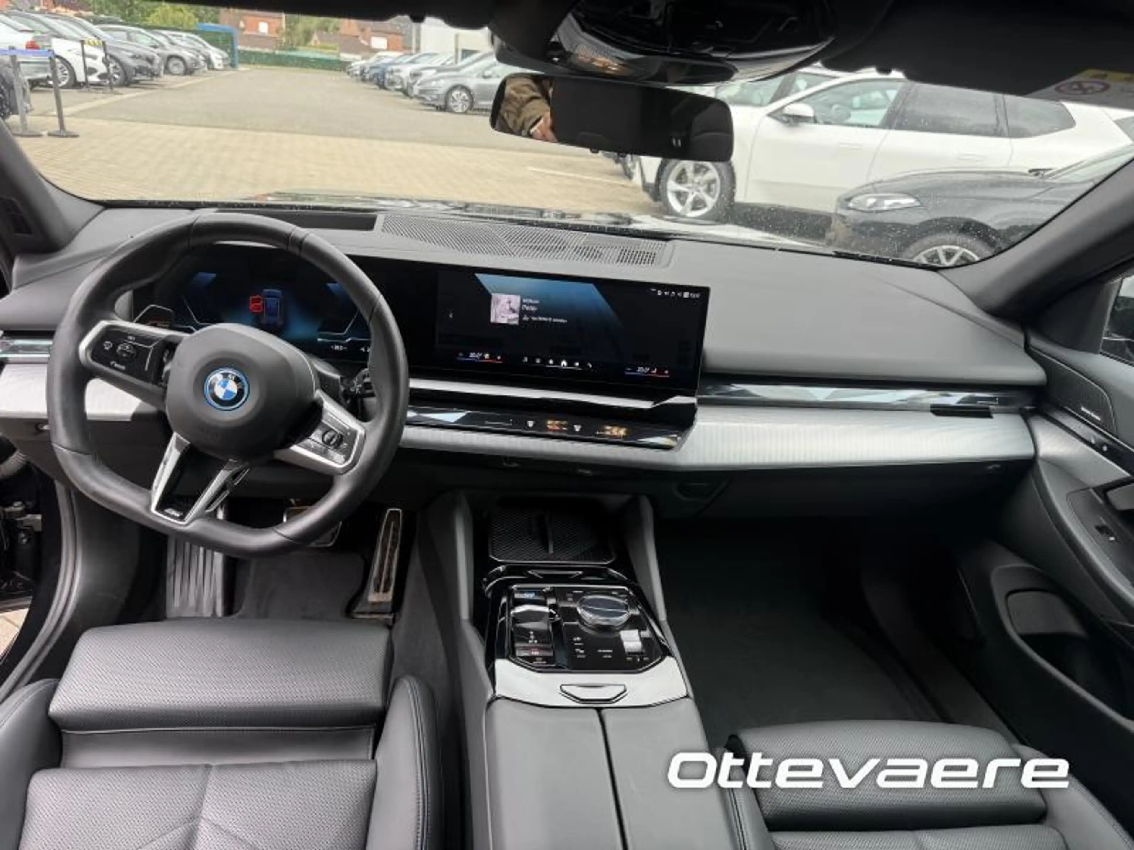 BMW i5 Touring — photo 12