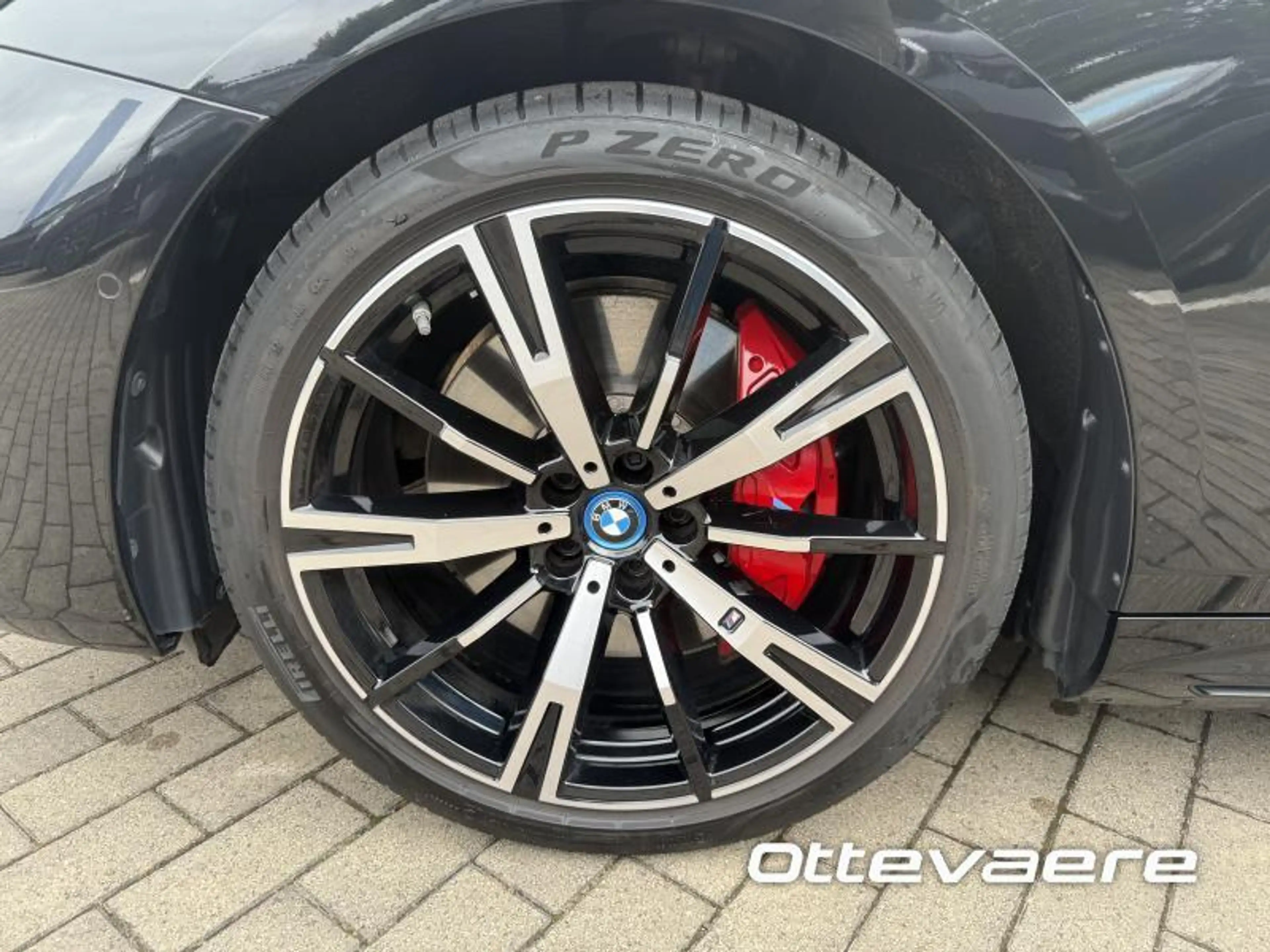 BMW i5 Touring — photo 7