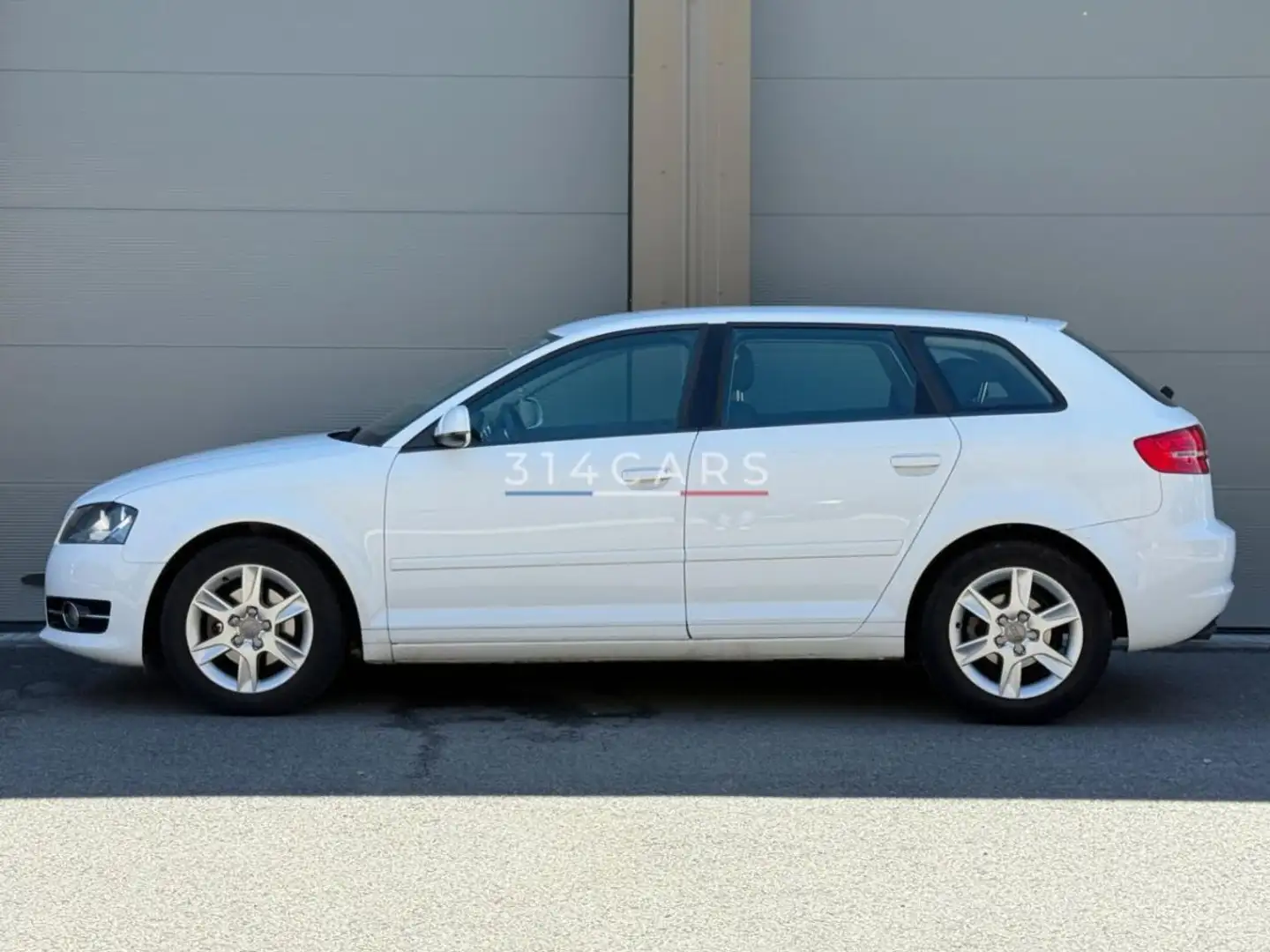 Audi A3 1.6 TDI 90 CV Blanc - 2