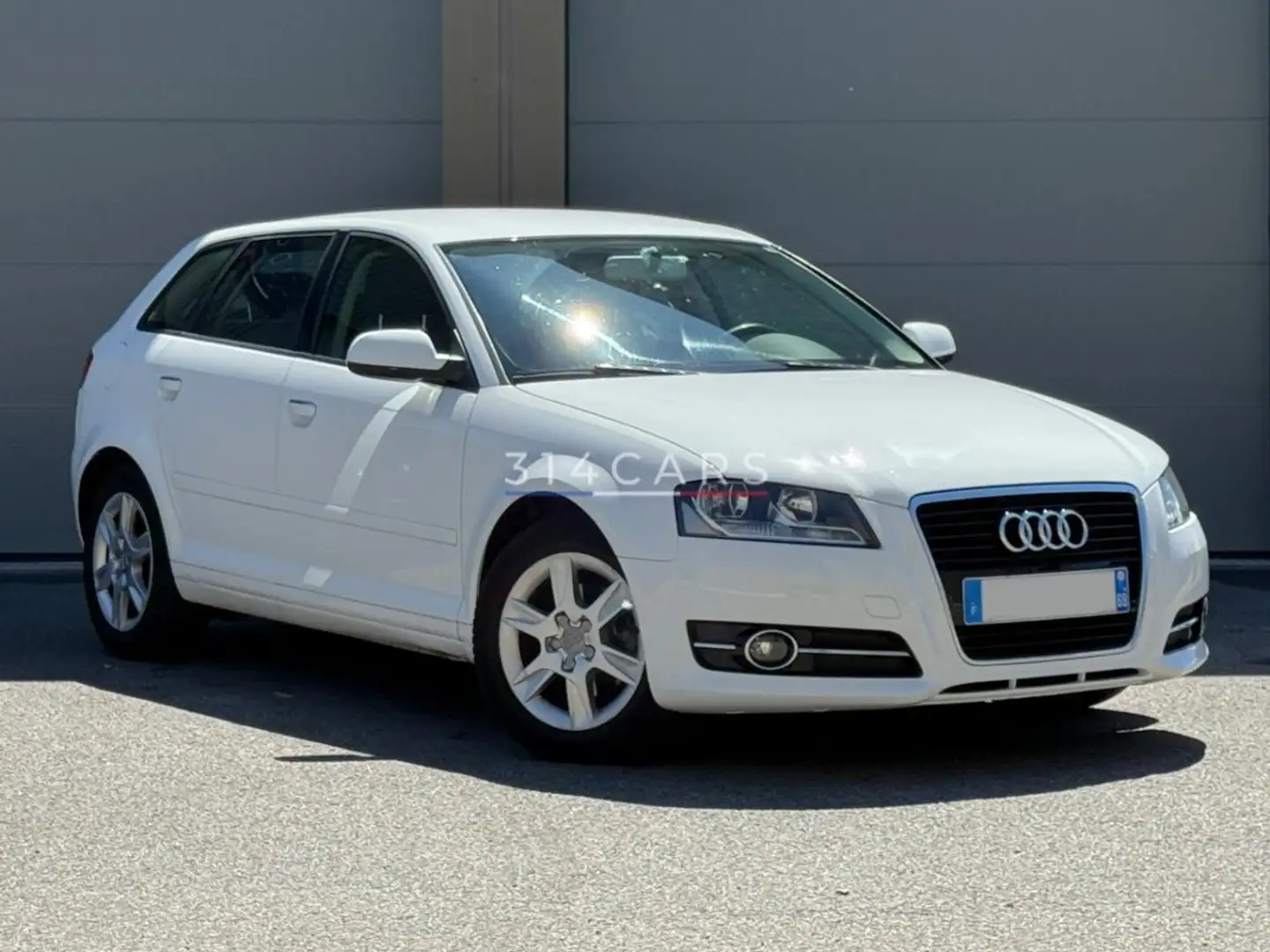 Audi A3 1.6 TDI 90 CV Blanc - 1