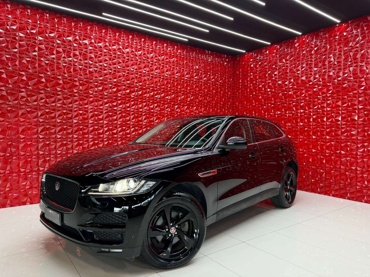 Jaguar F-Pace 2.0d Portfolio awd 180cv auto TOTAL BLACK