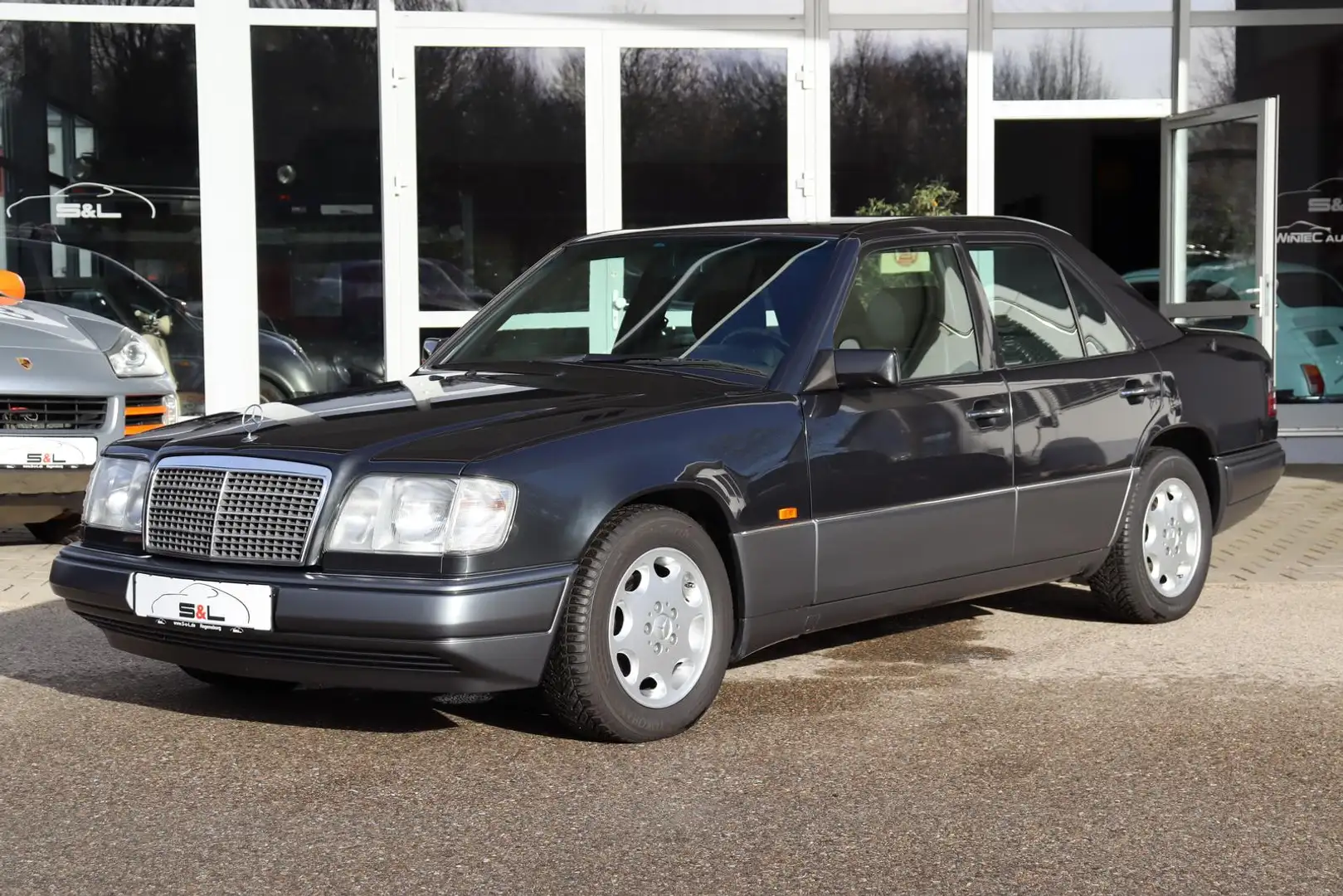 Mercedes-Benz E 200 Lim. W124 2.0 16 V KAT 5-Gang - 43.000 km! Grijs - 1